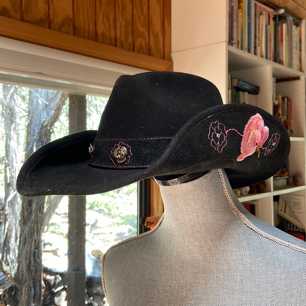 Dallas hats rodeo hat. 💯% wool felt size M hat (71/4-71/3)
